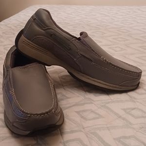 DR. Scholls men's size 8.5-3E, gray leather slip on comfort Loafer/Boat shoes.
